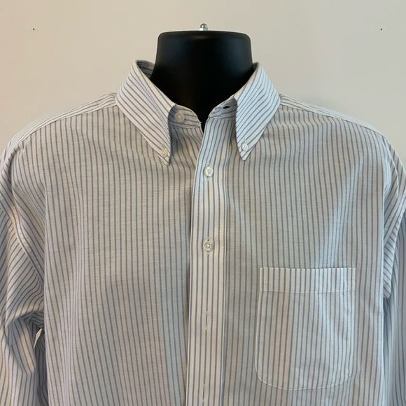 White button down with Light blue stripes by Roundtree & Yorke “Gold Label” - Picture 1 of 5